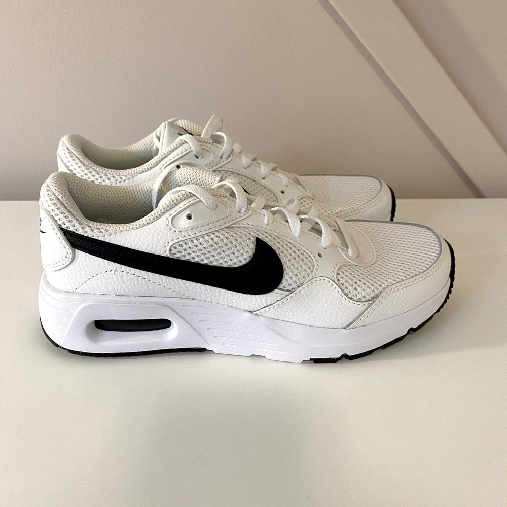 BRAND NEW Nike Air Max Sneakers Size 4Y